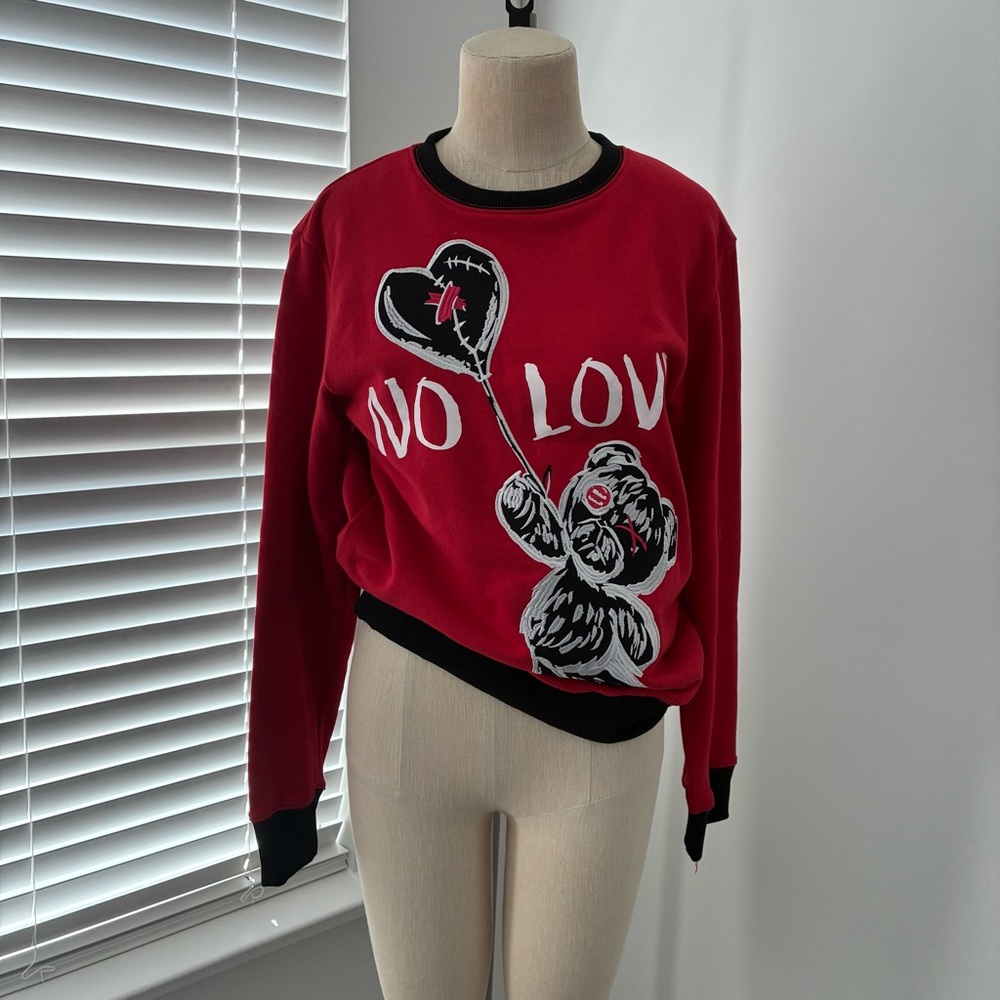 Retro Label No Love Graphic Red Women's Sweatshirt Crewneck